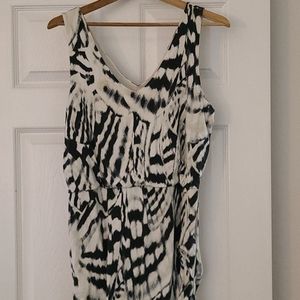 Patterned form fitting dress size L